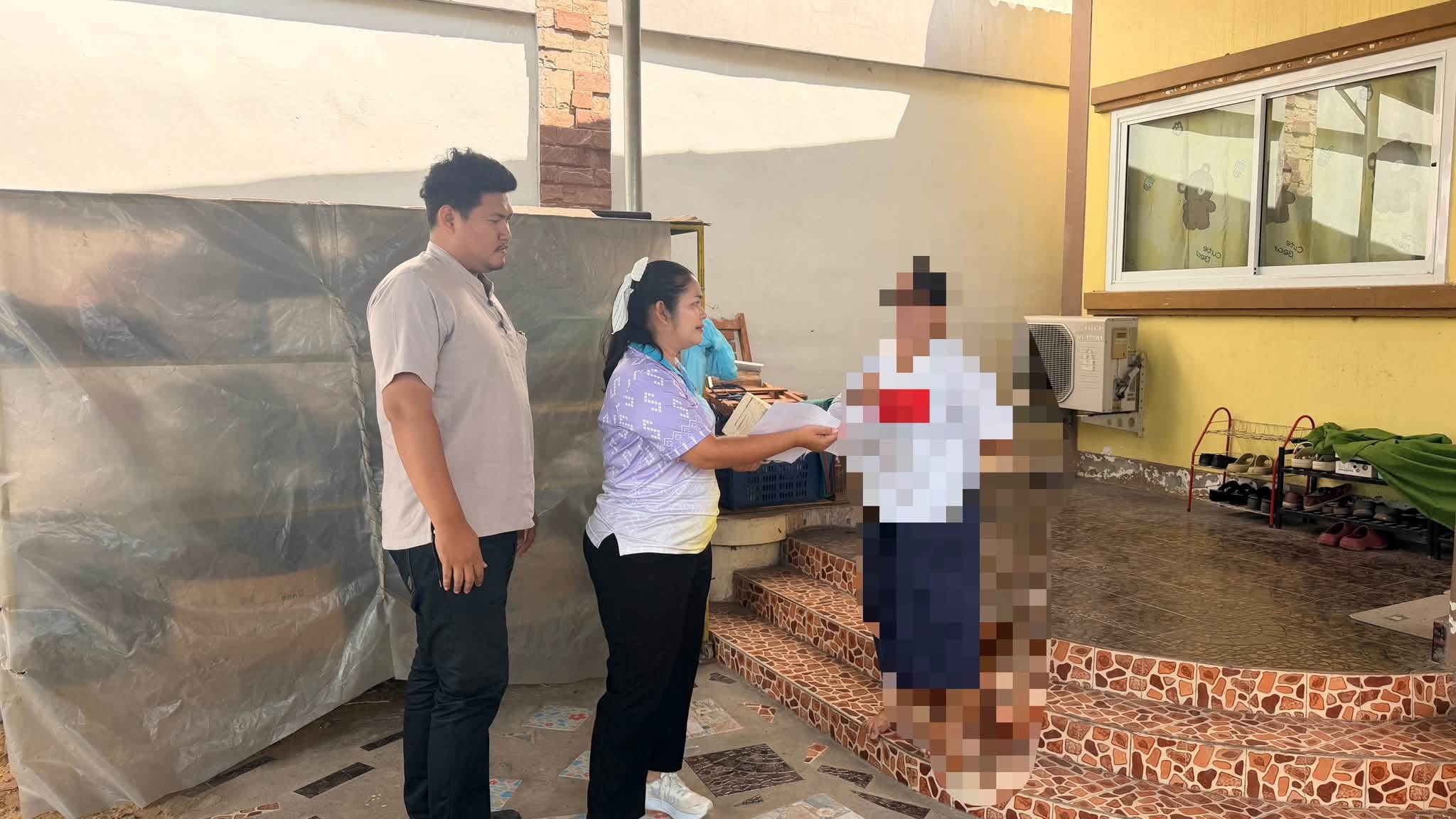 อำเภอชัยบาดาล โดยสำนักงานพัฒนาชุมชนอำเภอชัยบาดาล  ลงพื้นที่ติดตามกลุ่มสตรีที่ผิดนัดชำระเงินกองทุนพัฒนาบทบาทสตรี 